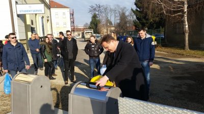 FOTO: Iza studentskog doma postavljeni prvi podzemni spremnici za odlaganje smeća