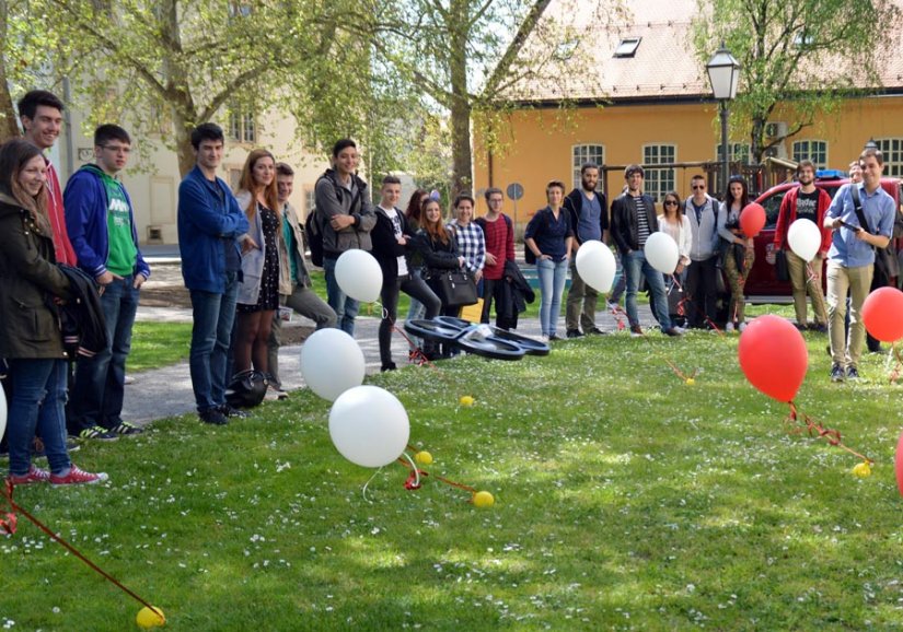 FOTO: Održan Dan otvorenih vrata na FOI-ju uz let dronova