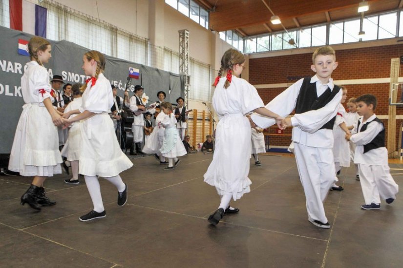 FOTO: KUD Salinovec organizirao 4. međunarodnu smotru dječjeg folklora