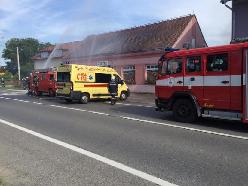 FOTO: Tridesetak vatrogasaca “gasilo” požar poljoprivredne apoteke u Nedeljancu