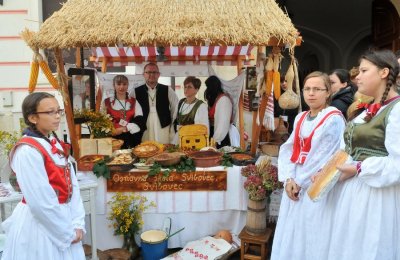 FOTO: Na Danima kruha svoje proizvode prezentiralo čak 35 škola