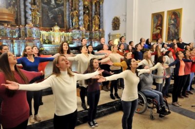 Ovogodišnje molitveno bdijenje održano je pod geslom &quot;Veselo kročim stazom života!&quot;