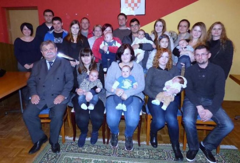 Roditeljima trinaestero novorođenčadi s područja Cestice po 1.000 kuna pomoći
