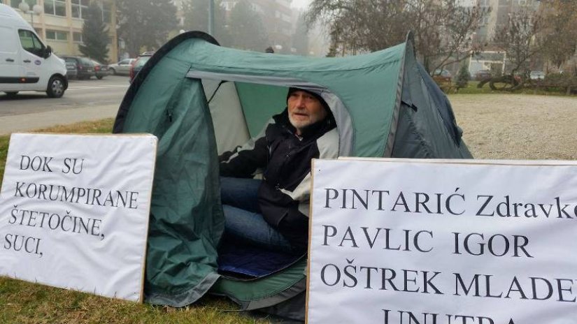 VIDEO, FOTO Knapić u šatoru pred zgradom suda: &quot;Tu ću biti dok suci ne odu ili se smrznem&quot;