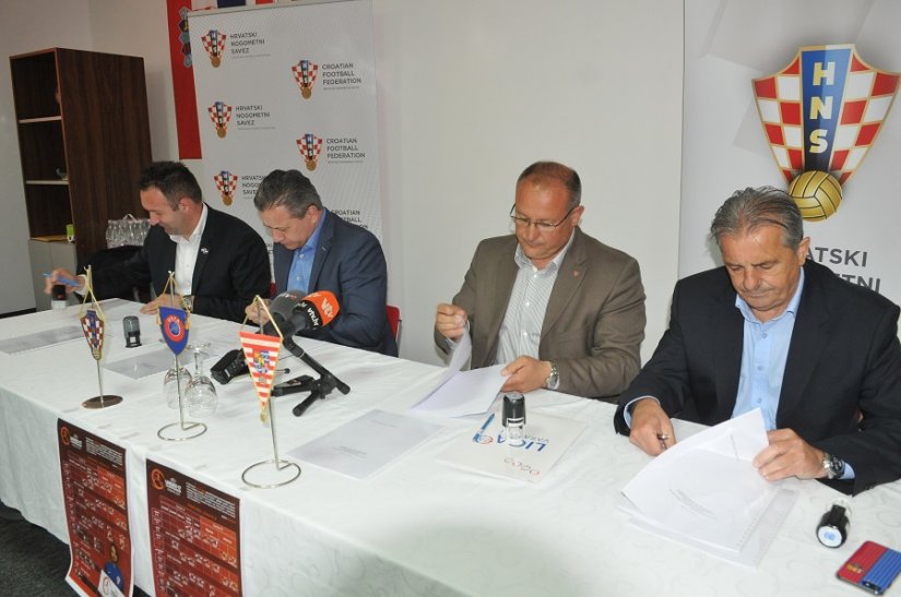 Nenad Horvatić, Damir Vrbanović, Alen Runac i Stjepan Cvek ( s lijeva) bili su potpisnici ugovora
