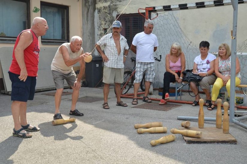 FOTO: U Knegincu se natjecali u pikadu, visećem kuglanju te strijeljanju mete iz zračne puške