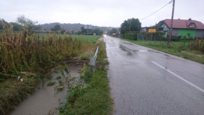 Gornje Ladanje &quot;pliva&quot;, a načelnik tvrdi: To je zbog loše izvedene odvodnje oborinskih voda