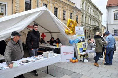 FOTO Brojni građani se odazvali na besplatno mjerenje razine šećera u krvi