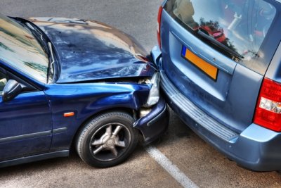 Pijan autom nepropisno skretao ulijevo pa se zabio u drugi auto