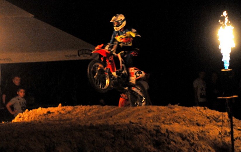 Ljubitelji brzina i motocrossa nisu požalili što su sinoć došli na motocross stazu u Viničnom, a organizatoru pohvale na odrađenom 