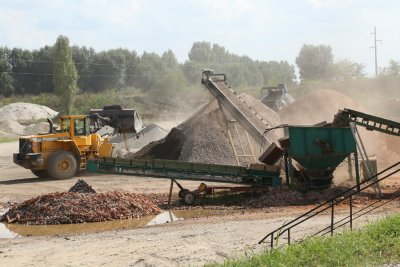 Reciklažno dvorište kod Ivanovca: Rabljenu opeku, beton i asfalt pretvaraju u reciklirani agregat