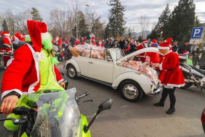 Motomrazovi podijelili stotine darova djeci na ivanečkoj gradskoj špici