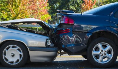 Zabio se u stražnji dio automobila koji je čekao u koloni vozila i ozlijedio vozača