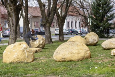 FOTO Kamene kugle stare 65 milijuna godina osvanule u središtu Ludbrega