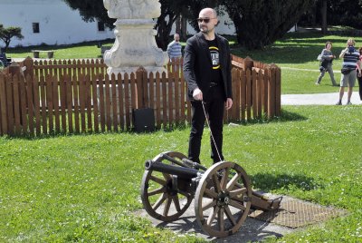 FOTO: Davor Matačić prvi u 2019. opalio iz topa na Starom gradu