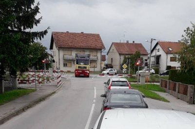 HŽ Infrastruktura: Rampa u Turčinu u kvaru jer je netko oštetio signalni kabel