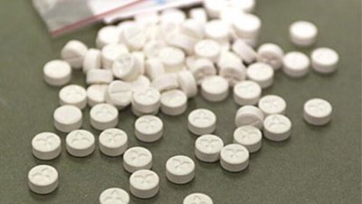 Kod 21-godišnjaka policija pronašla marihuanu, amfetamine, ecstasy, vage...