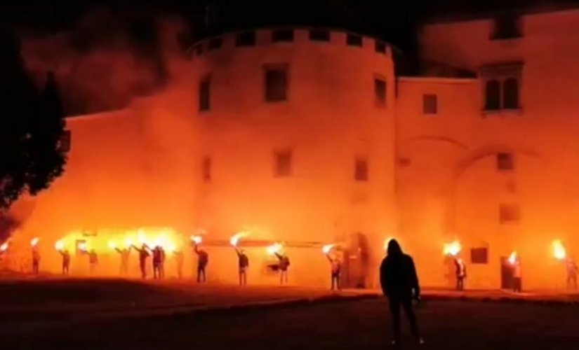 Vatrometom i bakljadom kod Starog grada White Stonesi nastavili obilježavanje 30. godina postojanja