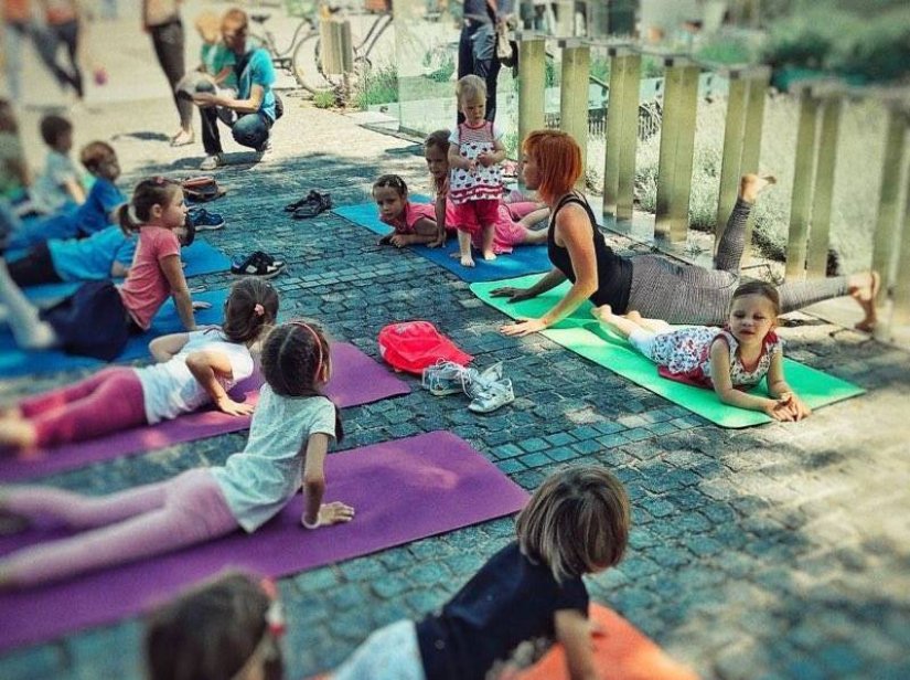 Ponedjeljkom u Šarenom slonu upisi za Kids yoga program