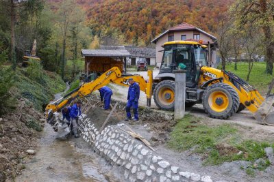 Radovi na potoku u Prigorcu, obale Bistrice &quot;utvrđuju&quot; se kamenom