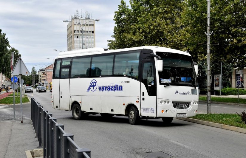 Nepoznati počinitelj se malo provozao u autobusu i ukrao sunčane naočale