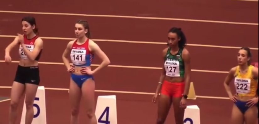 Klara Koščak (s brojem 141) na startu utrke  60 m prepone u kojoj je uvjerljivo slavila i postavila novi rekord 