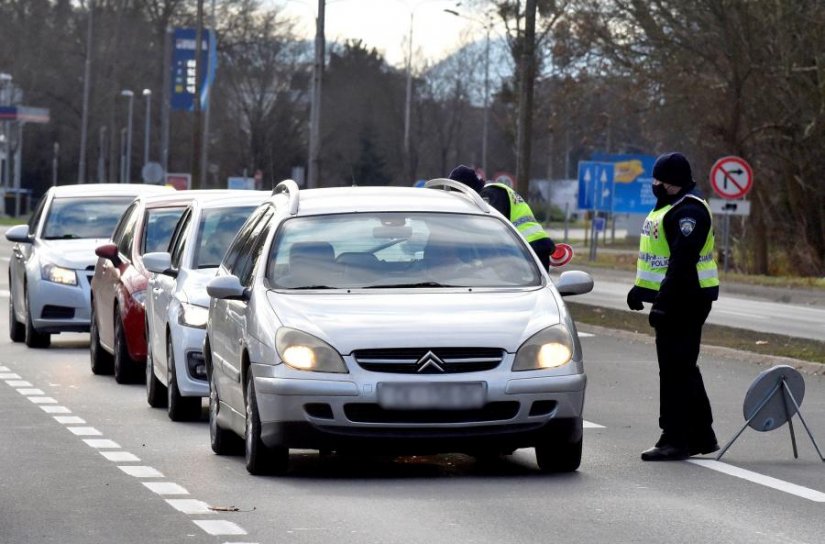 Policija 43-godišnjaka zaraženog koronavirusom zatekla kako vozi, zaradio optužnicu