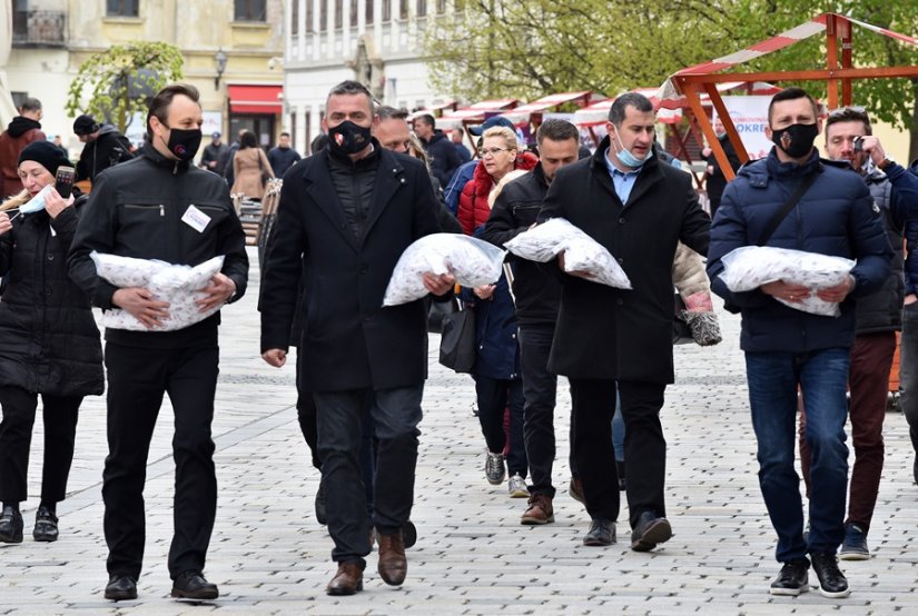 U Ritzu će biti dosta šećera za predizbornu kampanju: stigla donacija Domovinskog pokreta