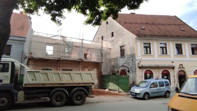 FOTO Krenule završne radnje u rušenju kuće na Trgu Slobode