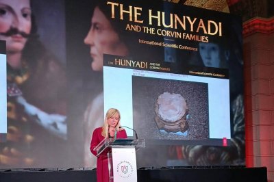 Vesna Pascuttini Juraga na međunarodnoj znanstvenoj konferenciji „Hunjadiji i Korvini&quot;