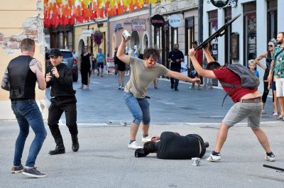 FOTO &quot;Tučnjava&quot; u centru grada!: Snimao se novi promo spot za Trash film festival