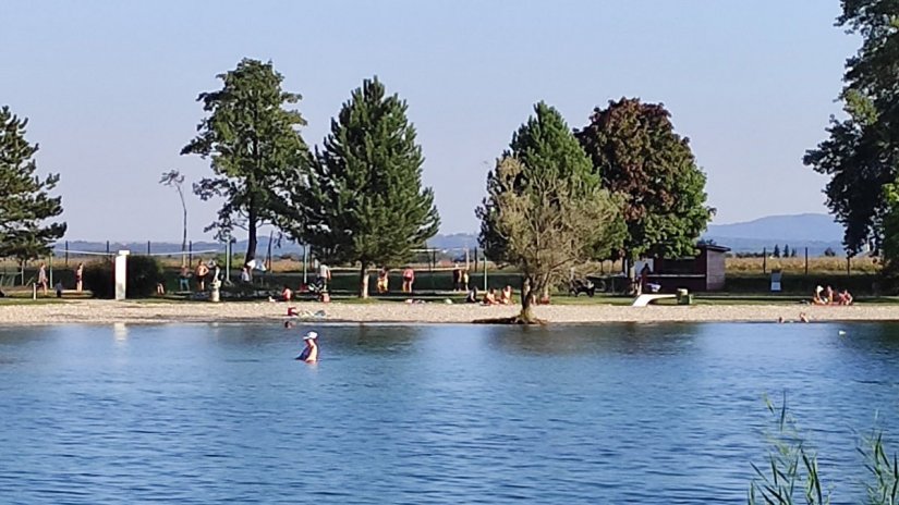 FOTO Kupači iskoristili sunčanu subotu i zaplivali u &quot;varaždinskom moru&quot;