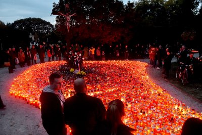 BLAGDAN SVIH SVETIH Zajednička molitva kod središnjeg križa na varaždinskom groblju