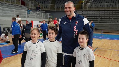 VIDEO, FOTO Mladi rukometaši MRK Vidovca i RK Varaždina se družili s reprezentacijom