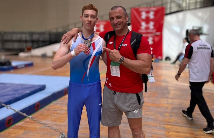 VIDEO Mateo Žugec osvojio srebrnu medalju na Svjetskom kupu u Varni, u svom prvom nastupu u finalu u seniorskoj konkurenciji