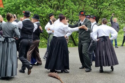 FOTO Cvetlin okupio brojne posjetitelje i kulturno-umjetnička društva, župan Stričak otvorio 14. Svibanjsku noć