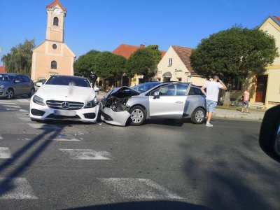 FOTO Sudar automobila na semaforu kod Vidovskog trga i Ulice Zrinskih i Frankopana