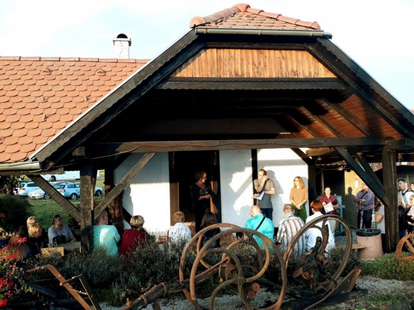 FOTO Festival poezije u pokretu u Ivancu &quot;Kolovrat riječi&quot; okupio tridesetak pjesnika