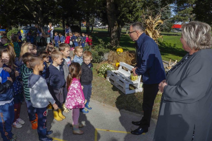 Dječji tjedan u Dječjem vrtiću Ivančice: Ples, pjesma, igra, veselje i velika torta na tri kata!