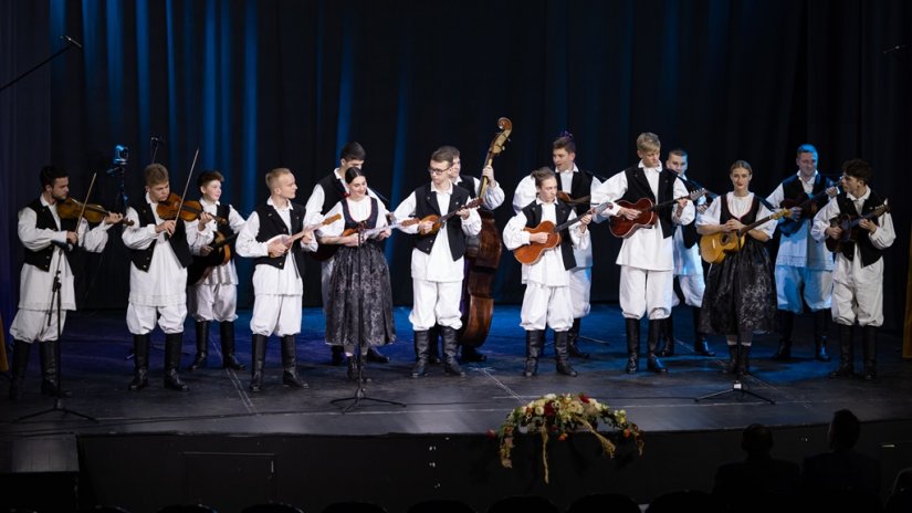 Folklornom orkestru KUD-a &quot;Mak&quot; Trnovec Zlatna plaketa Hrvatskog sabora kulture