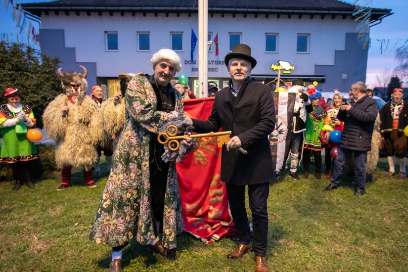 FOTO Maškare preuzele ključ Općine Sračinec, sutra će prodefilirati vesela povorka s više od 1300 maskiranih