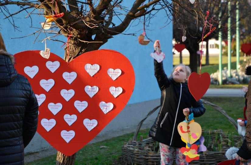 ZEBICE-PTIČEKI SE ŽENIJU Dođite na veselu ptičju svadbu u nedjelju u gradski park Ivanec!