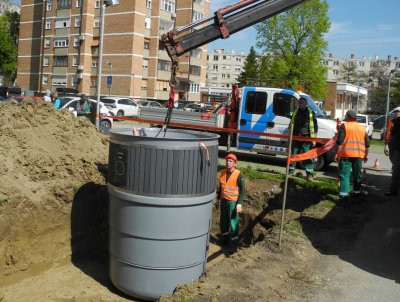 Na Banfici počelo postavljanje polupodzemnih spremnika za otpad