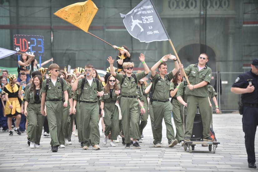 Maturantika se nastavlja danas sportskim danom, sutra u podne maturanti plešu quadrillu