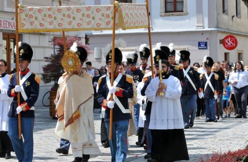 Slavi se Tijelovo, spomen na ustanovljenje Euharistije na Veliki četvrtak