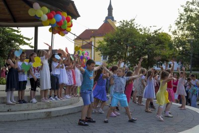 Ivanečki predškolci pjesmom, stihovima i skečevima se oprostili od vrtićkih dana