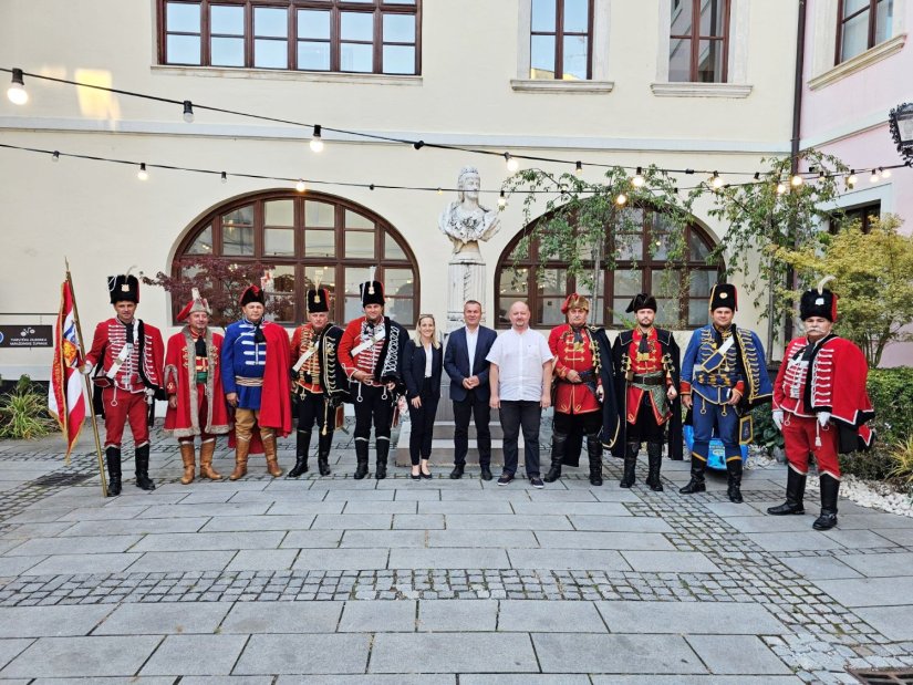 FOTO Husarska garda Varaždinske županije ugostila povijesne postrojbe