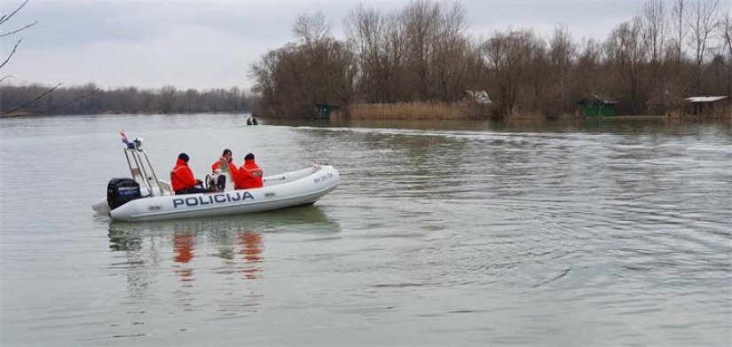 Prilikom okretanja 48-godišnji vozač automobilom skliznuo u derivacijski kanal HE Dubrava