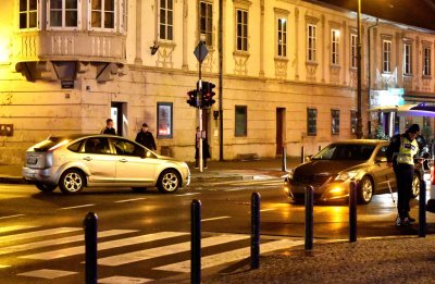 Prometna nesreća na raskrižju kod varaždinskog kazališta; sudarili se automobili