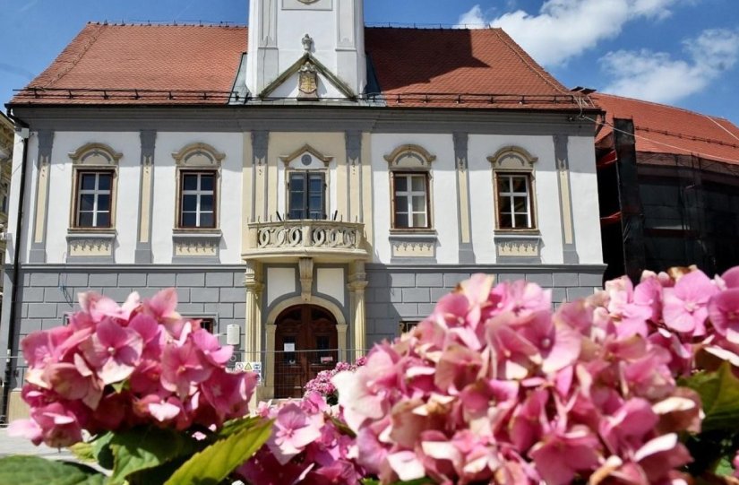 Produžen rok za prijavu na likovni i foto natječaj uz 500. godina Gradske vijećnice